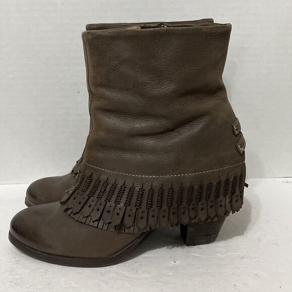 Women's Size 7.5 Naughty Monkey Swing Low Taupe Ankle Bootie with Leather Upper - Picture 5 of 9